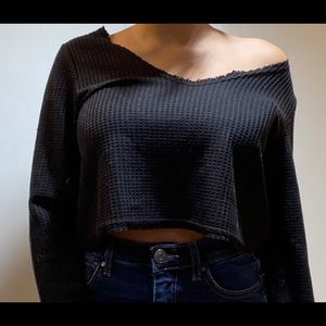 Black long sleeve crop top